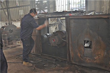 Centrifugal casting machine